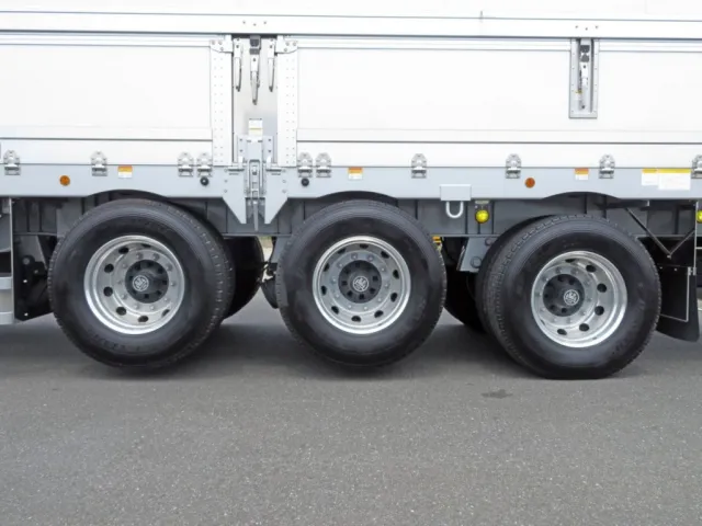 アクスルリフト付きです。（前2軸が浮きです）|トレクス  PFB34118改の写真34