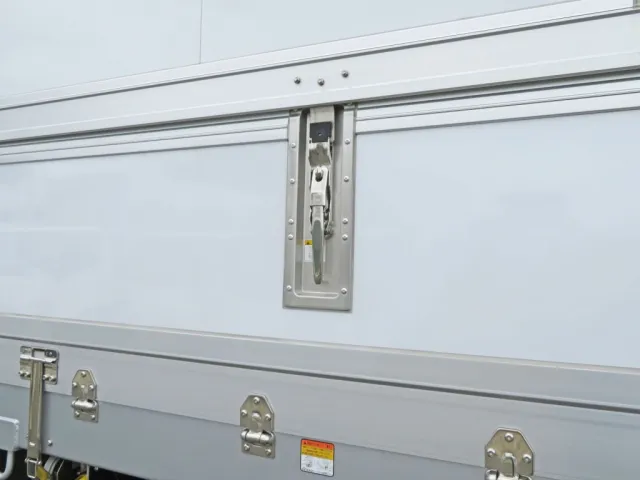 ウイングロック中央のカバーはアルミ製です。|トレクス  PFB34118改の写真37