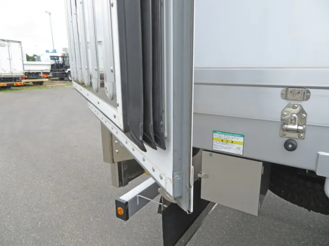 リア扉の厚みの状態です。|トレクス  PFB34118改の写真40