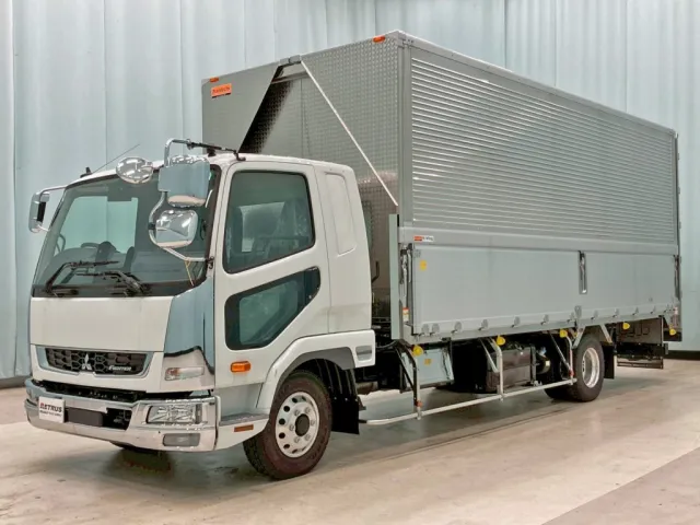 フロント周り、メッキパーツで飾っています。|三菱 ファイター 2KG-FK65F(2WD)の写真1