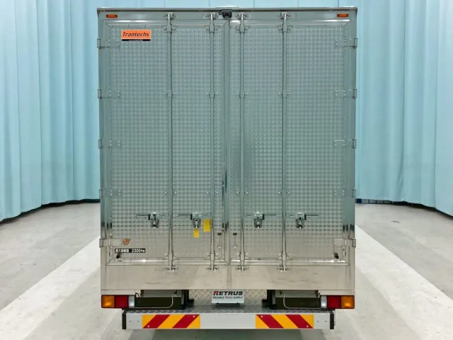 リヤ蝶番・ハンマーロック・キャッチはステンレス製 及び 左右リヤドアにウロコステンが張られています。|三菱 ファイター 2KG-FK65F(2WD)の写真8