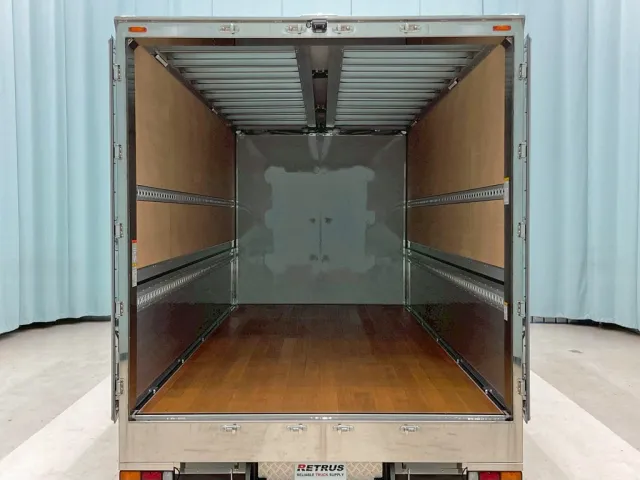 門口周りはステンレス製です。|三菱 ファイター 2KG-FK65F(2WD)の写真9