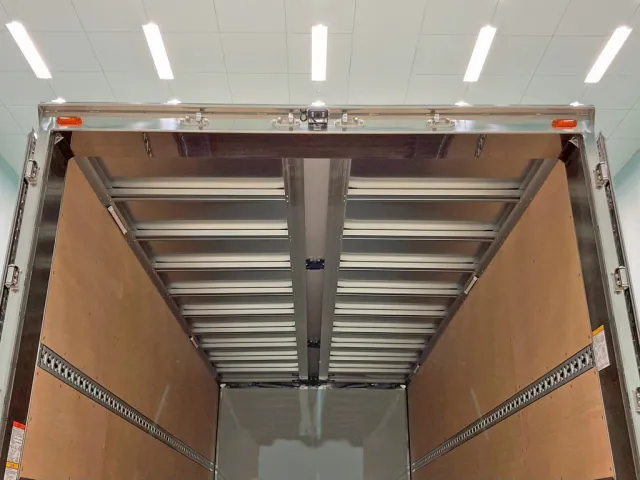 センタービームレスです。|三菱 ファイター 2KG-FK65F(2WD)の写真10