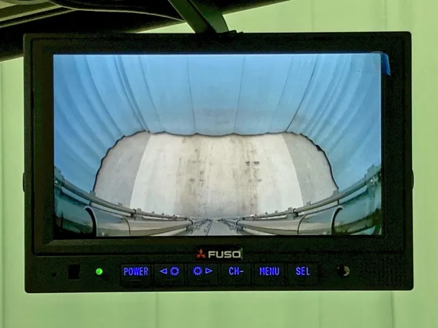 液晶バックモニター付きです。|三菱 ファイター 2KG-FK65F(2WD)の写真19