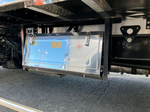 工具箱はステンレス製です。|三菱 ファイター 2KG-FK65F(2WD)の写真15