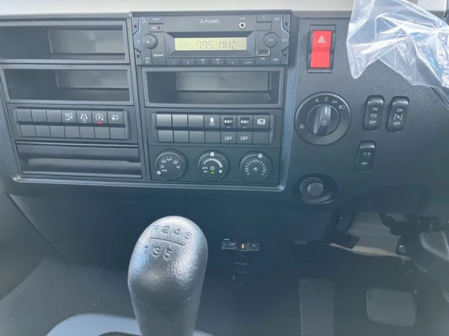 スイッチ類です。|三菱 ファイター 2KG-FK65F(2WD)の写真22