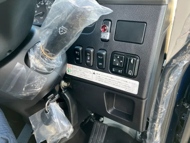 スイッチ類です。|三菱 ファイター 2KG-FK65F(2WD)の写真23