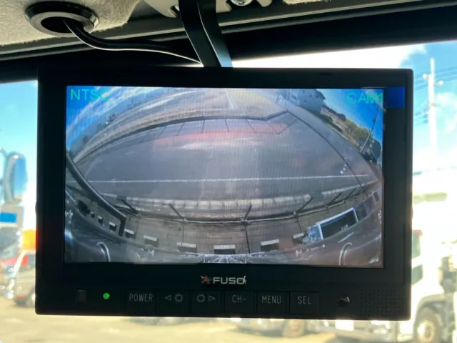 液晶バックモニター付きです。|三菱 ファイター 2KG-FK65F(2WD)の写真25