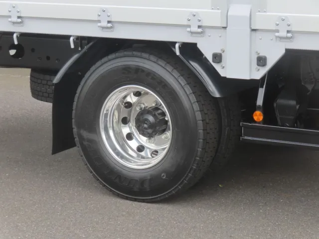 ホイールはアルミ製です。|三菱 ファイター 2KG-FK65Fの写真10