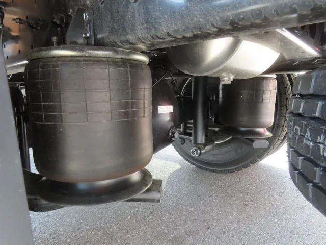 エアサスです。|三菱 ファイター 2KG-FK65F(2WD)の写真5