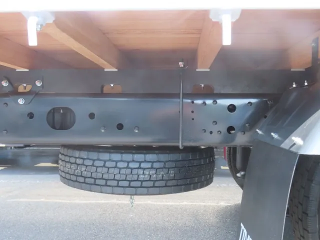 シャーシとネタの状態です。(縦ネタ・横ネタは木製です)|三菱 ファイター 2KG-FK65F(2WD)の写真7