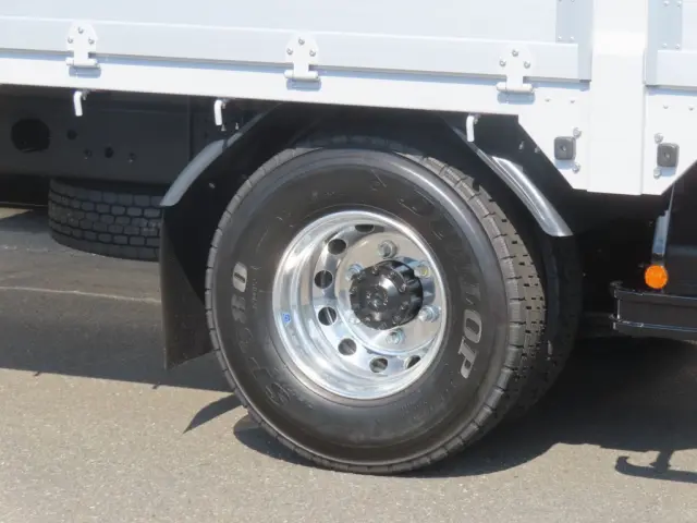 ホイールはアルミ製です。|三菱 ファイター 2KG-FK65F(2WD)の写真8