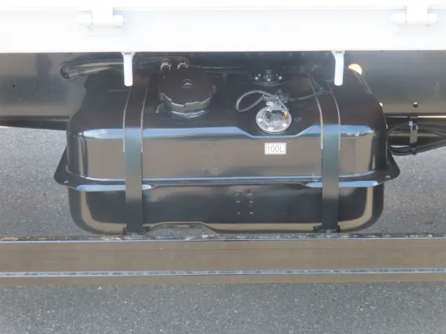 燃料タンクは100Lです。|三菱 ファイター 2KG-FK65F(2WD)の写真12