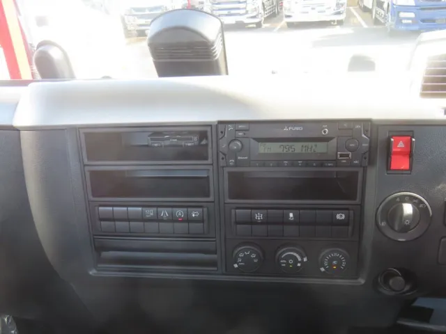 インパネ周りの状態です。|三菱 ファイター 2KG-FK65F(2WD)の写真14