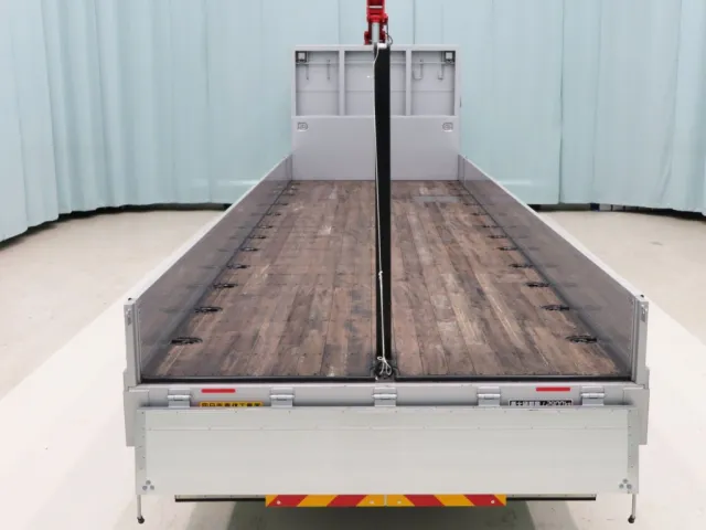 床は板張りです。|日野 プロフィア 2DG-FW1AHCの写真8