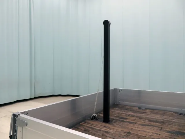 床後方にスタンション穴が1つあります。(スタンション棒付きです)|日野 プロフィア 2DG-FW1AHCの写真12