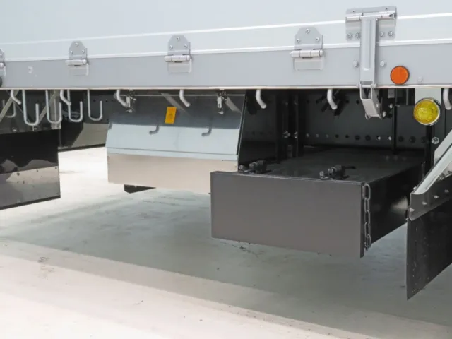 リン木入れ(鉄製)・工具箱(ステンレス製)が付いています。|日野 プロフィア 2DG-FW1AHCの写真24