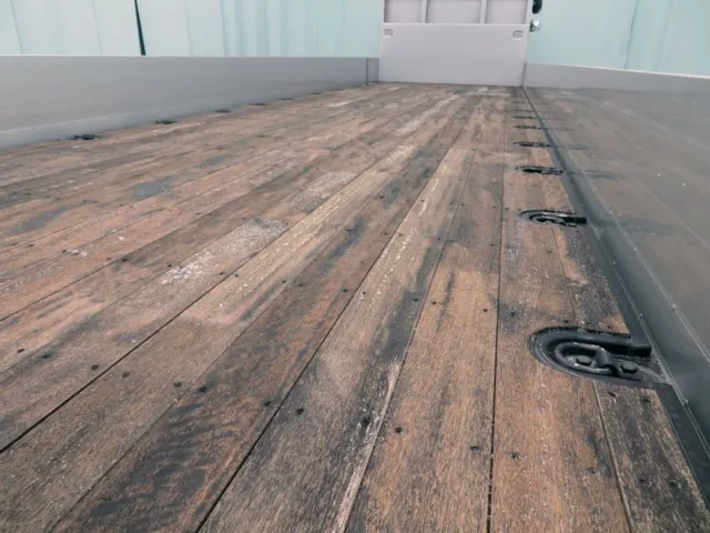 床板に色むらがあります。|日野 プロフィア 2DG-FW1AHCの写真31