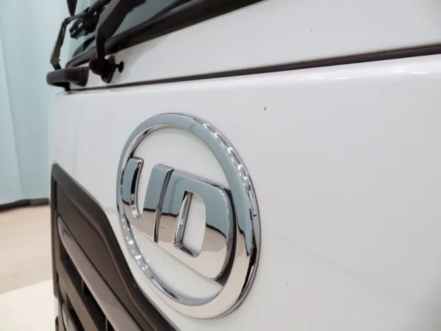 フロントパネルに細かいキズがあります。|UDトラックス クオン 2PG-GK5AABの写真14