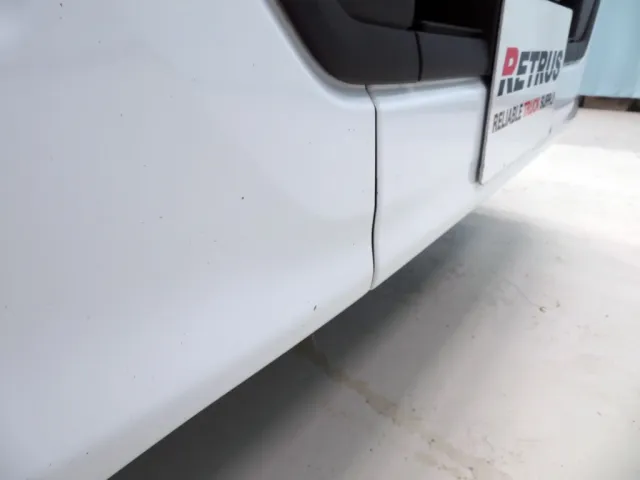 フロントバンパーの小キズの状態です。|UDトラックス クオン 2PG-GK5AABの写真17