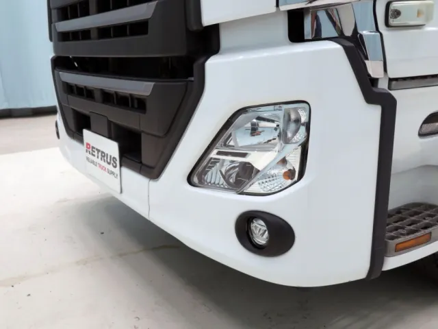 フロントバンパーに細かいキズがあります。|UDトラックス クオン 2PG-GK5AABの写真18