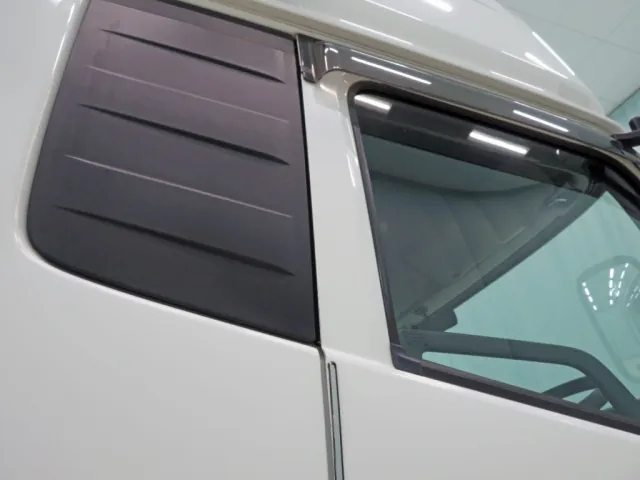 運転席側ドア周辺に細かいキズがあります。(上部)|UDトラックス クオン 2PG-GK5AABの写真20