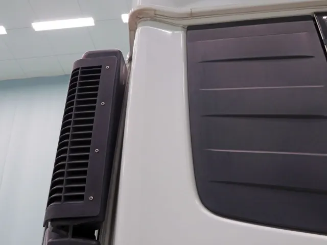 運転席側クォーターパネルに看板はがし跡があります。|UDトラックス クオン 2PG-GK5AABの写真21