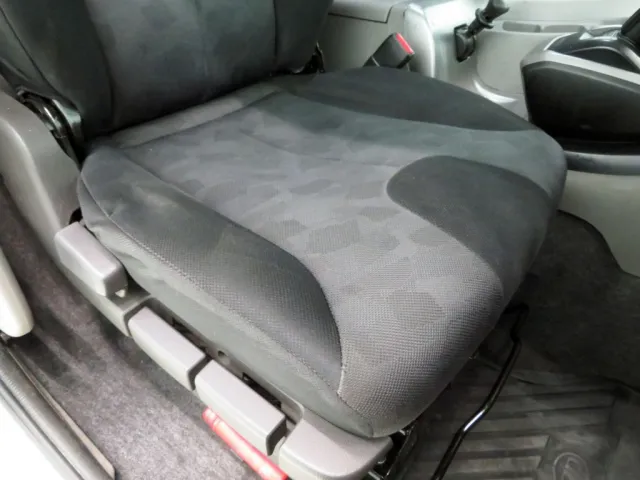運転席座面の状態です。|UDトラックス クオン 2PG-GK5AABの写真22
