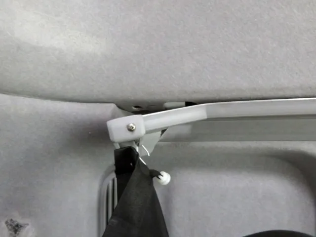 助手席側カーテンレール後方の状態です。|UDトラックス クオン 2PG-GK5AABの写真26