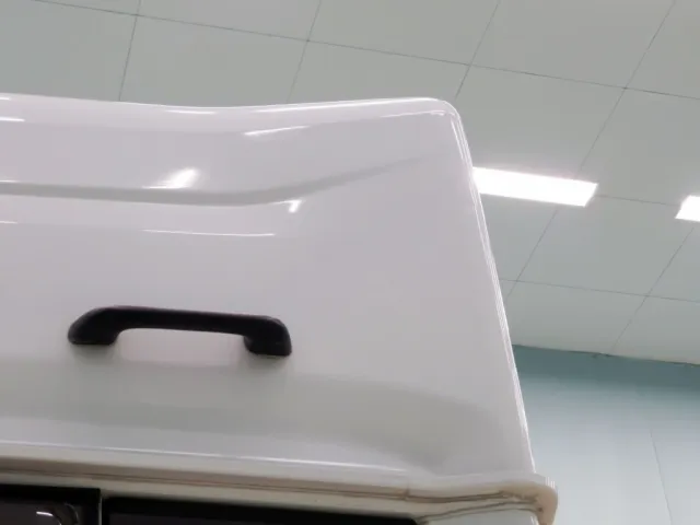 助手席側ルーフ後方に線キズ・小さいヘコミがあります。|UDトラックス クオン 2PG-GK5AABの写真31