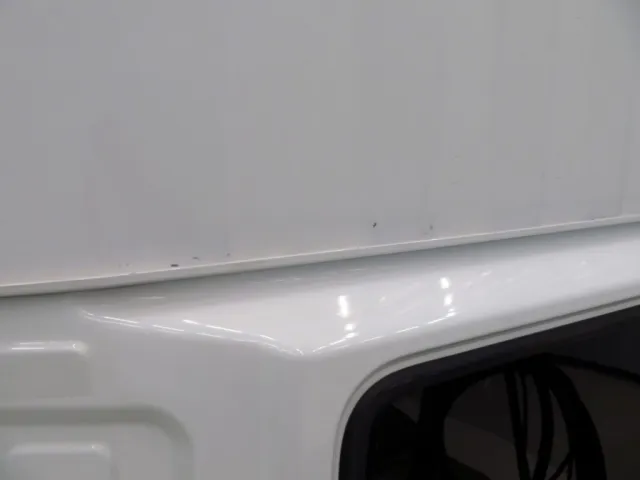 キャブ後方に細かいキズ・少し塗装の剝がれがあります。|UDトラックス クオン 2PG-GK5AABの写真34