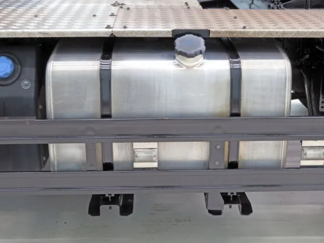 燃料タンクはアルミ製です。|UDトラックス クオン 2PG-GK5AABの写真42