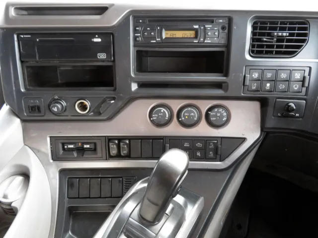 パネル周りの状態です。|UDトラックス クオン 2PG-GK5AABの写真44