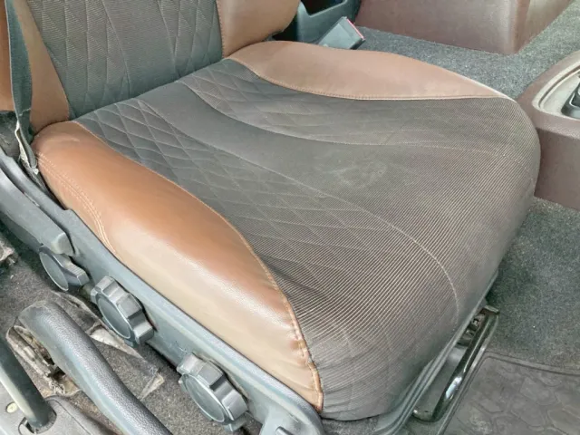 運転席座面にヘタリ・穴あきがあります。|日野 プロフィア 2DG-SH1EDGGの写真9