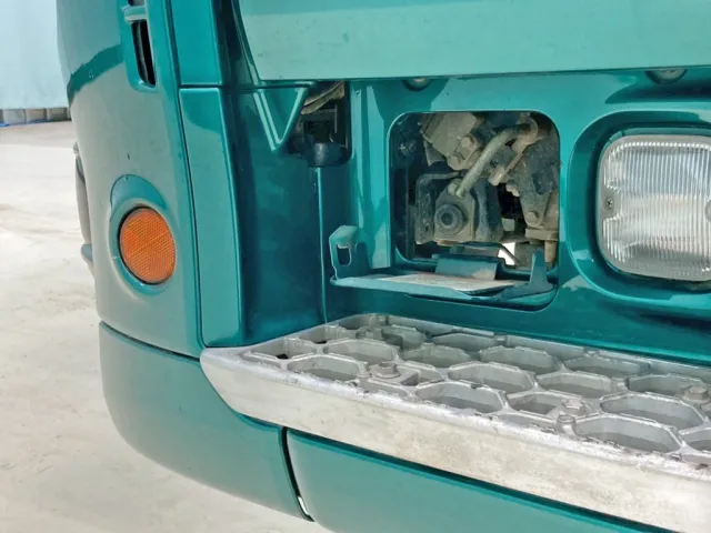 キャブチルトスイッチ部フタのワイヤー不良です。|日野 プロフィア 2DG-SH1EDGGの写真24