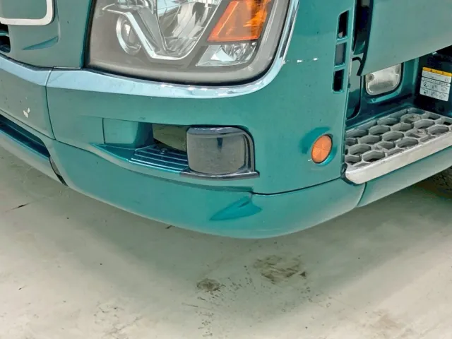 センサー付きです。(フロントバンパー助手席側に引きキズが付いています)|日野 プロフィア 2DG-SH1EDGGの写真25