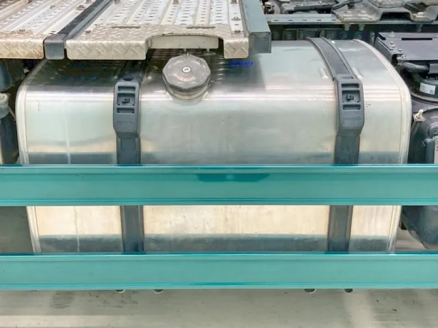 燃料タンクは390Lアルミ製です。|日野 プロフィア 2DG-SH1EDGGの写真30