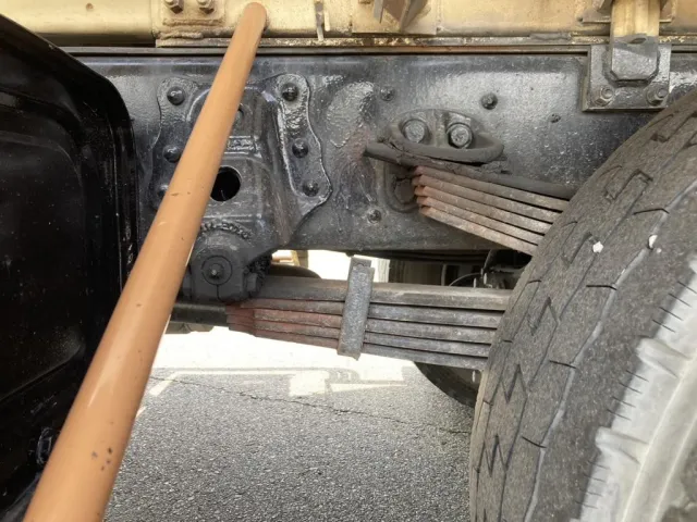 シャーシとスプリングの状態です。|日野 レンジャー LKG-FJ7JDAAの写真5