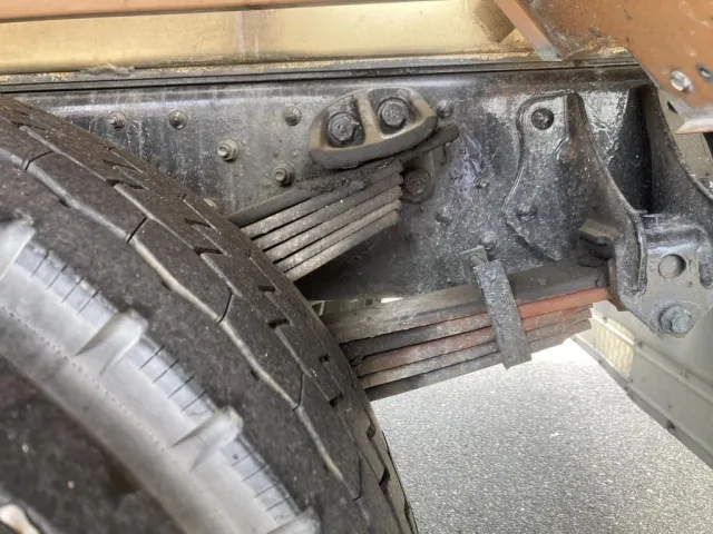シャーシとスプリングの状態です。|日野 レンジャー LKG-FJ7JDAAの写真6
