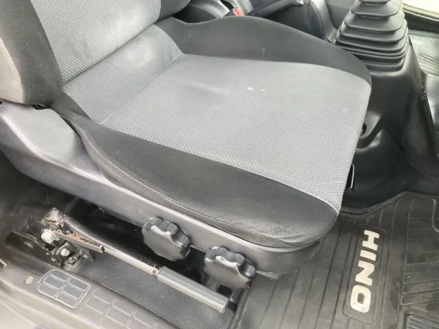 シート座面の状態です。|日野 レンジャー LKG-FJ7JDAAの写真10