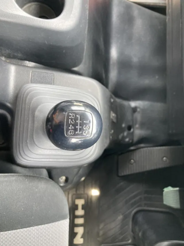 6速です。|日野 レンジャー LKG-FJ7JDAAの写真40
