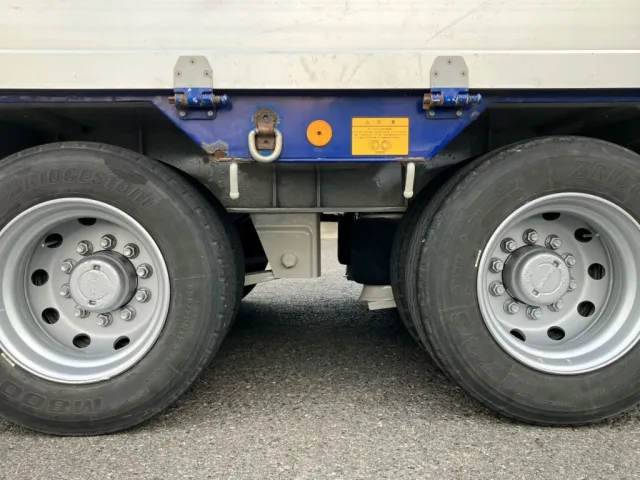 タイヤ間の状態です。エアサスです|フルハーフ  DFPDG341AN改の写真5