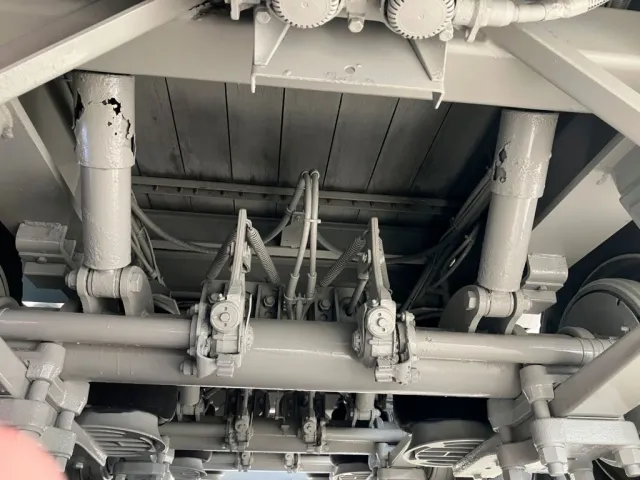 下回り1軸目の状態です。左右ショックカバーに腐食穴があります|フルハーフ  DFPDG341AN改の写真14