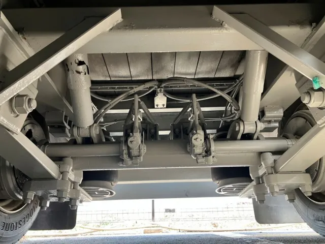 下回り3軸目の状態です。運転席側ショックカバーに腐食穴があります|フルハーフ  DFPDG341AN改の写真16