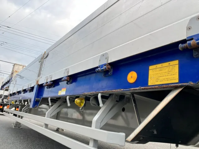 助手席側サイドレールにキズ・サビがあります。|フルハーフ  DFPDG341AN改の写真38