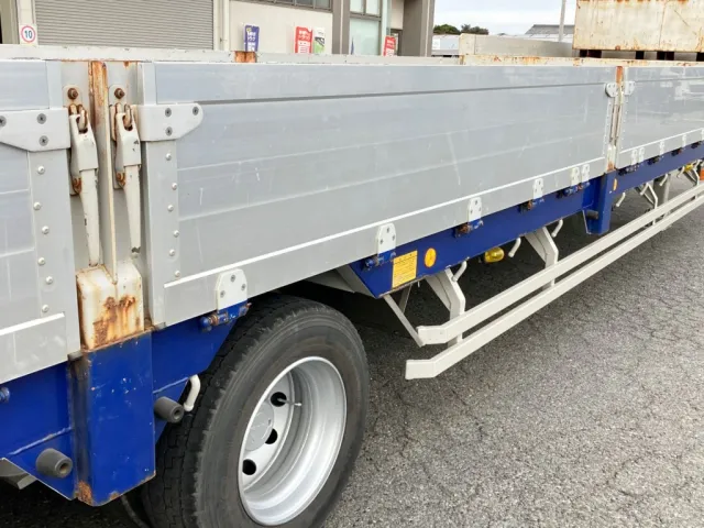 運転席側下段中央アオリの状態です。擦れがあります・中柱にサビがあります|フルハーフ  DFPDG341AN改の写真42