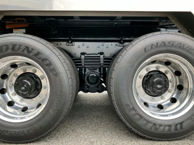 タイヤ間の状態です。|三菱 スーパーグレート 2PG-FV80VYの写真7