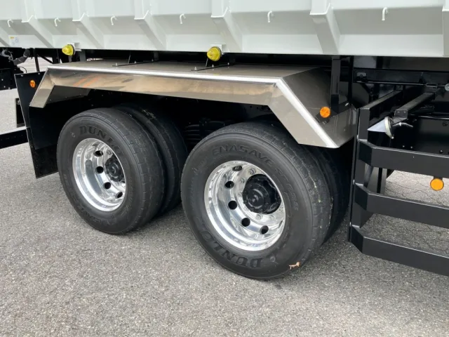 リヤフェンダーはステンレス製です。|三菱 スーパーグレート 2PG-FV80VYの写真17