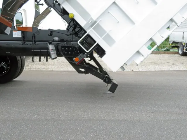 リアバンパーは可倒式です。|三菱 スーパーグレート 2PG-FV80VZの写真12