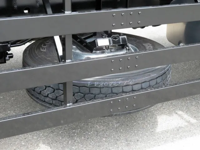 スペアタイヤ付きです。|三菱 スーパーグレート 2PG-FV80VZの写真16